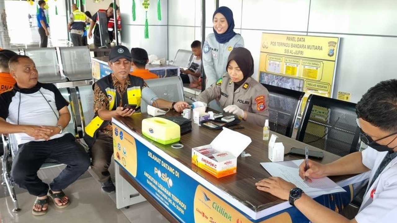 Polda Sulteng dan Jasa Raharja berkolaborasi memberikan pelayanan kesehatan gratis bagi pemudik di berbagai titik strategis di Palu, Sulteng, demi memastikan perjalanan mudik yang sehat dan aman.