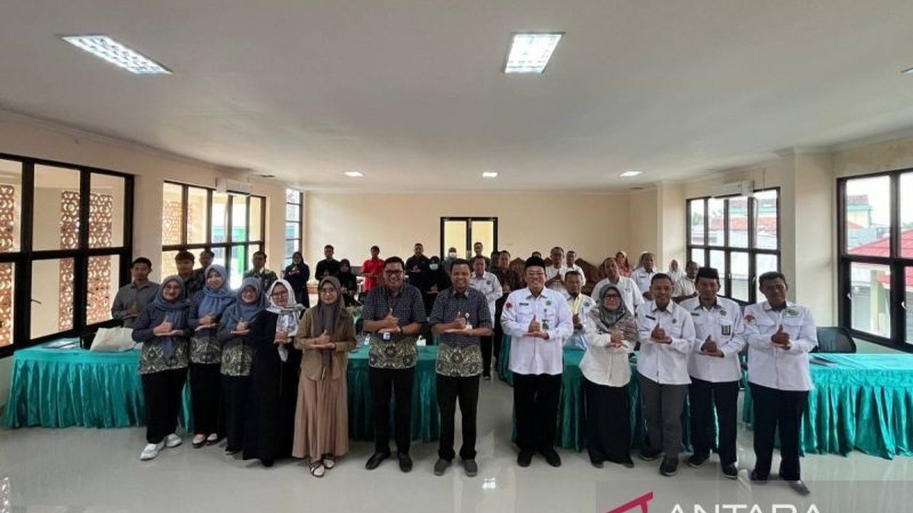 BPJS Kesehatan Cabang Surakarta memberikan sosialisasi Program Jaminan Kesehatan Nasional (JKN) kepada calon jamaah haji dan KBIHU untuk memastikan perlindungan kesehatan selama ibadah haji.