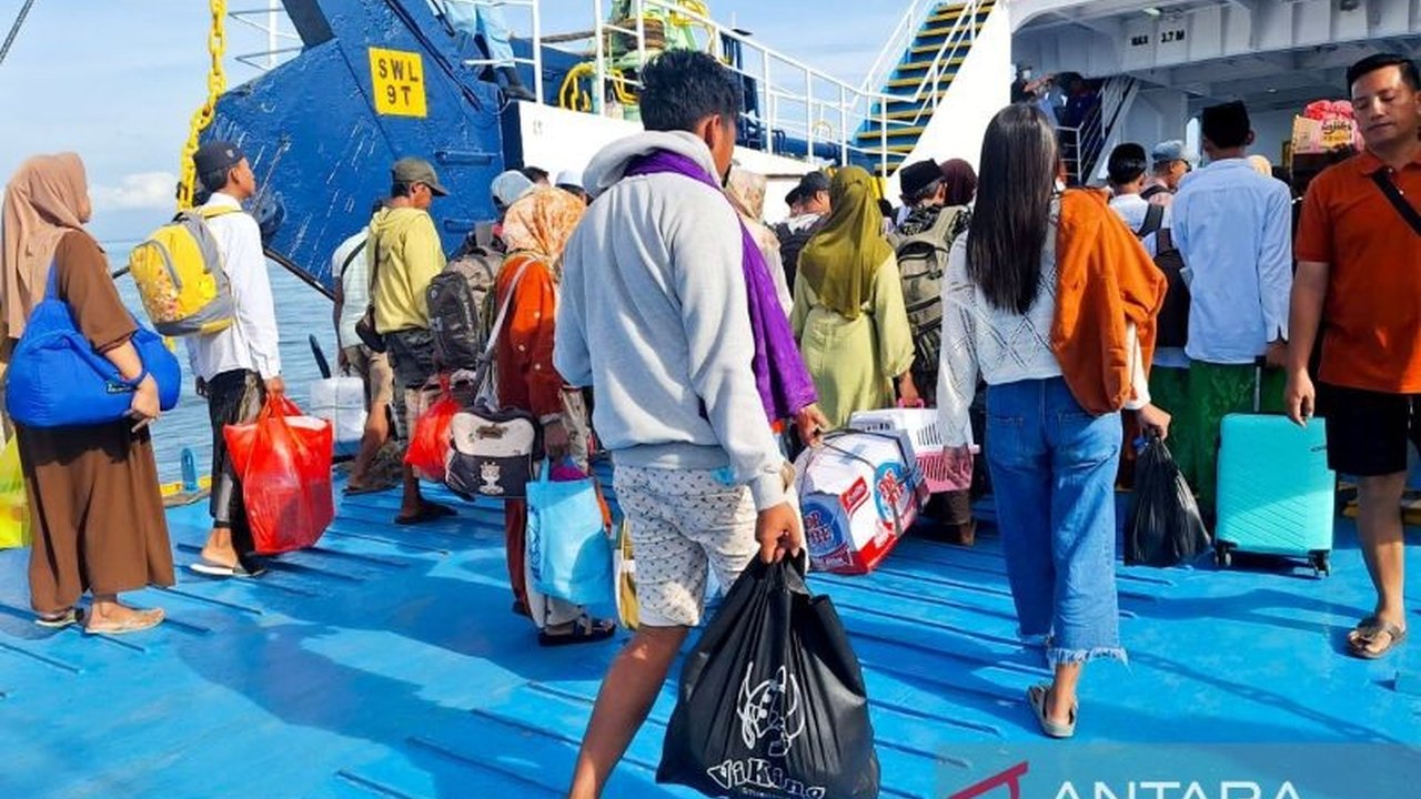 Lancar! Arus Mudik di Pelabuhan Jangkar Situbondo Menuju Madura Jelang Lebaran
