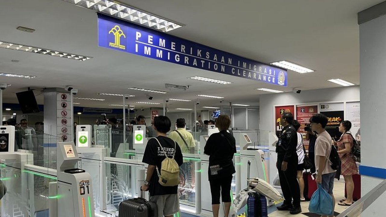 Polda Kepri dan Imigrasi Batam berkolaborasi melalui Aplikasi Pelaporan Orang Asing (APOA) guna memperketat pengawasan dan mempermudah akses data orang asing di wilayah Batam.