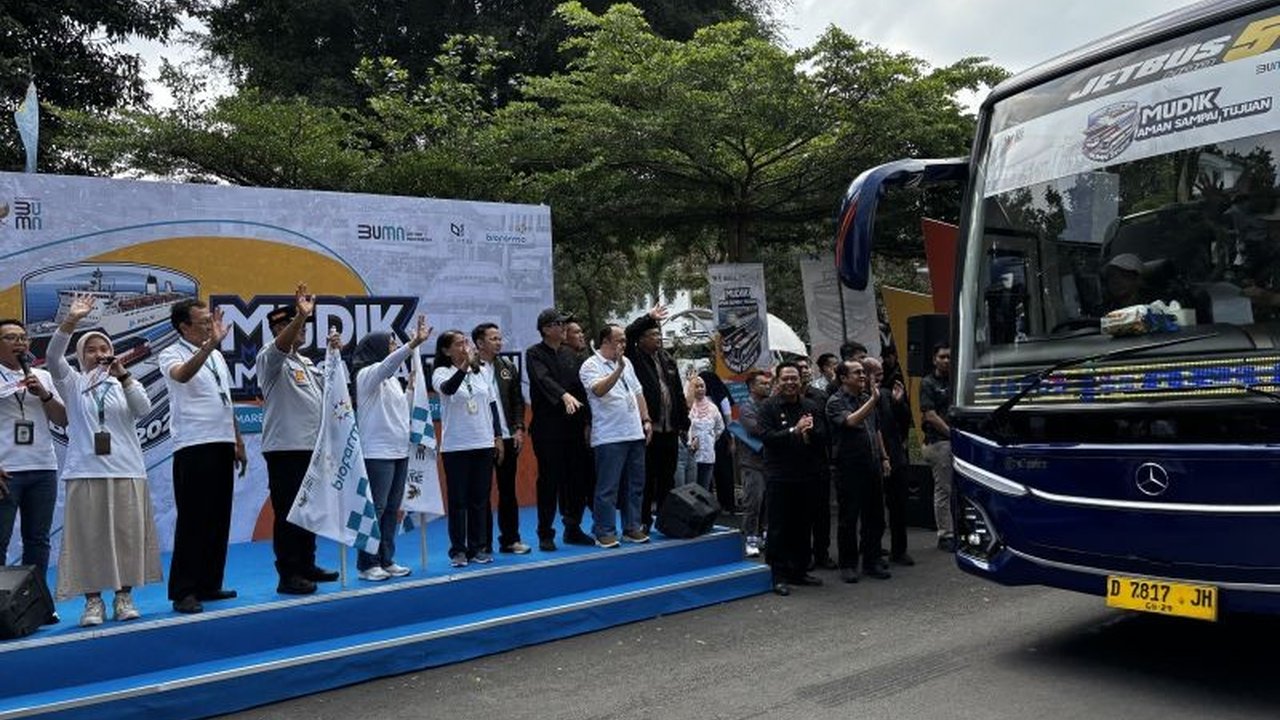 Bio Farma memberangkatkan 600 pemudik dengan 12 bus dalam Program Mudik Asyik Bersama BUMN 2025, mengurangi kepadatan lalu lintas dan memberikan mudik aman dan nyaman.