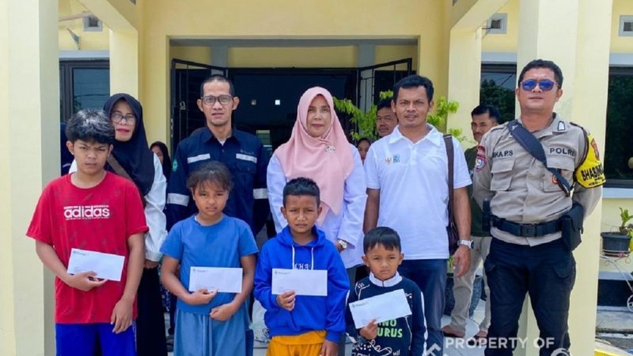 PT Timah Tbk menunjukkan kepedulian sosial dengan memberikan santunan kepada 300 anak yatim piatu di Kabupaten Bangka menjelang Hari Raya Idul Fitri.