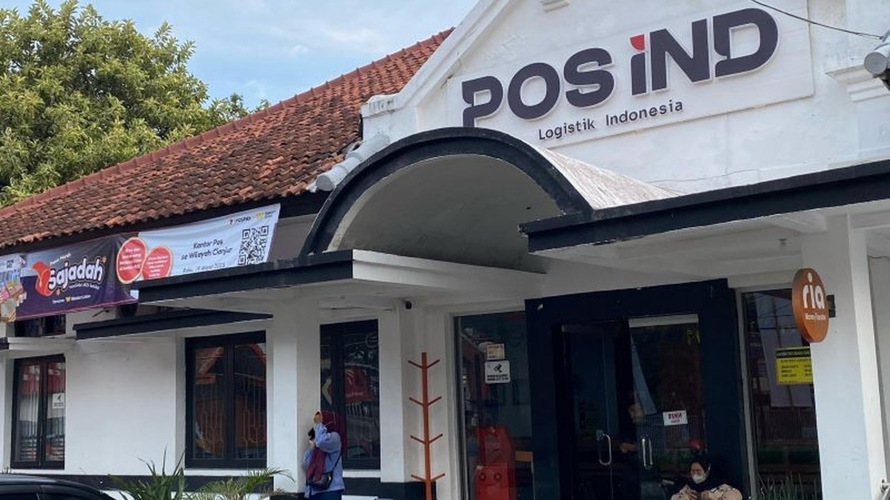 Transaksi pengiriman uang pekerja migran Indonesia (PMI) asal Cianjur melalui PT Pos Indonesia Cabang Cianjur menjelang Lebaran 1444 H mencapai Rp52 miliar, meskipun mengalami penurunan dibandingkan tahun lalu.