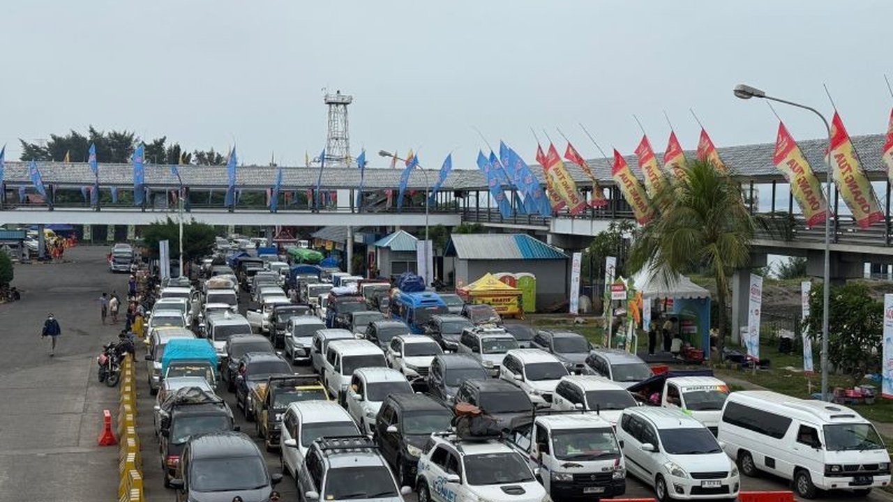 Meningkatnya jumlah pemudik di Pelabuhan Gilimanuk, Bali, mencapai 78.681 orang pada 26 Maret 2025,  menjelang Hari Raya Nyepi yang mengakibatkan penutupan pelabuhan sementara.
