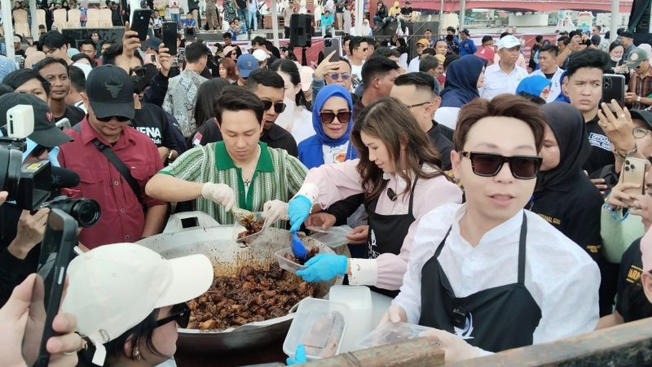 Pemkot Palembang memasak 300 kilogram rendang sapi untuk memperbaiki citra kota setelah insiden rendang Willie Salim yang viral.