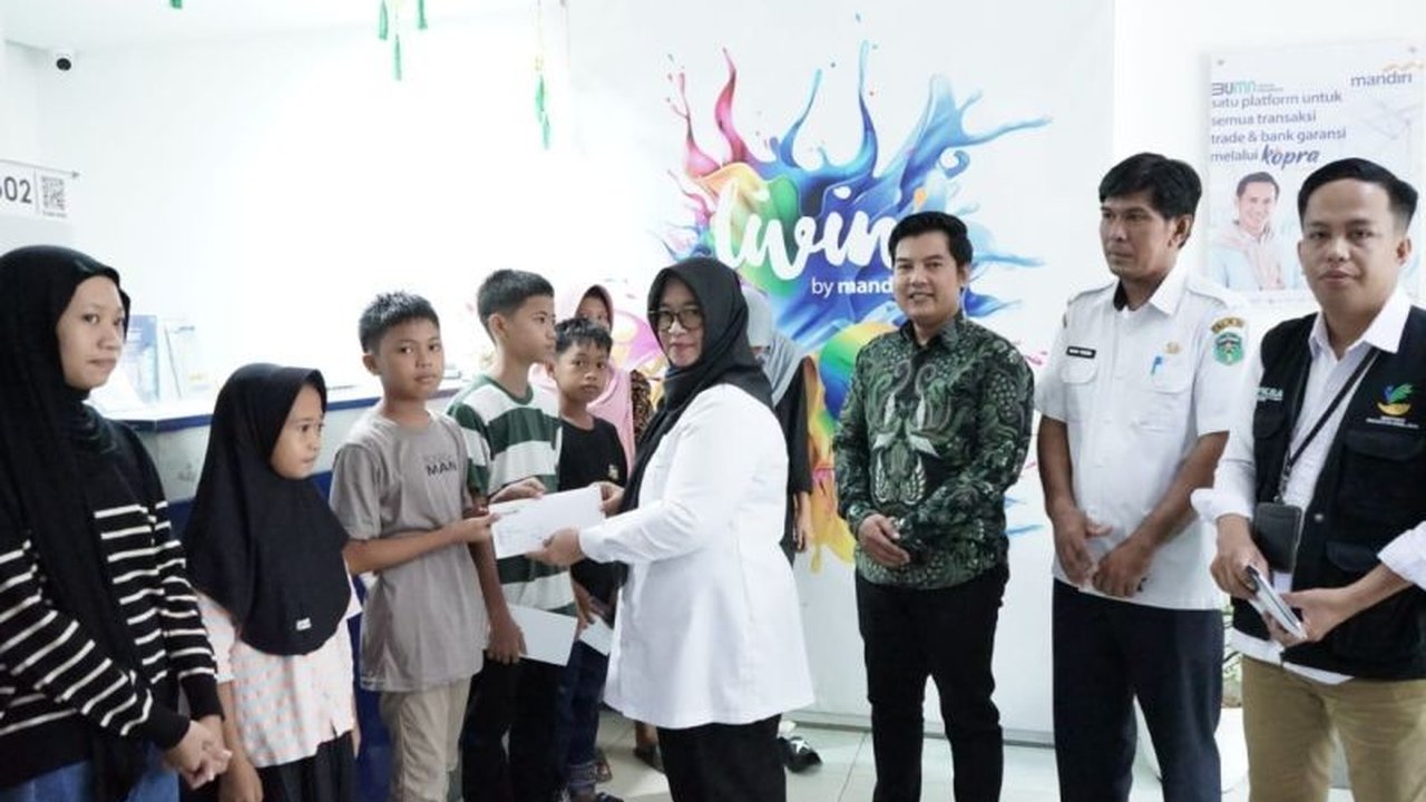 Kementerian Sosial menyalurkan bantuan Atensi senilai Rp400.000 per tahap kepada 321 anak yatim piatu di Luwu Timur, Sulawesi Selatan, guna mendukung tumbuh kembang mereka.