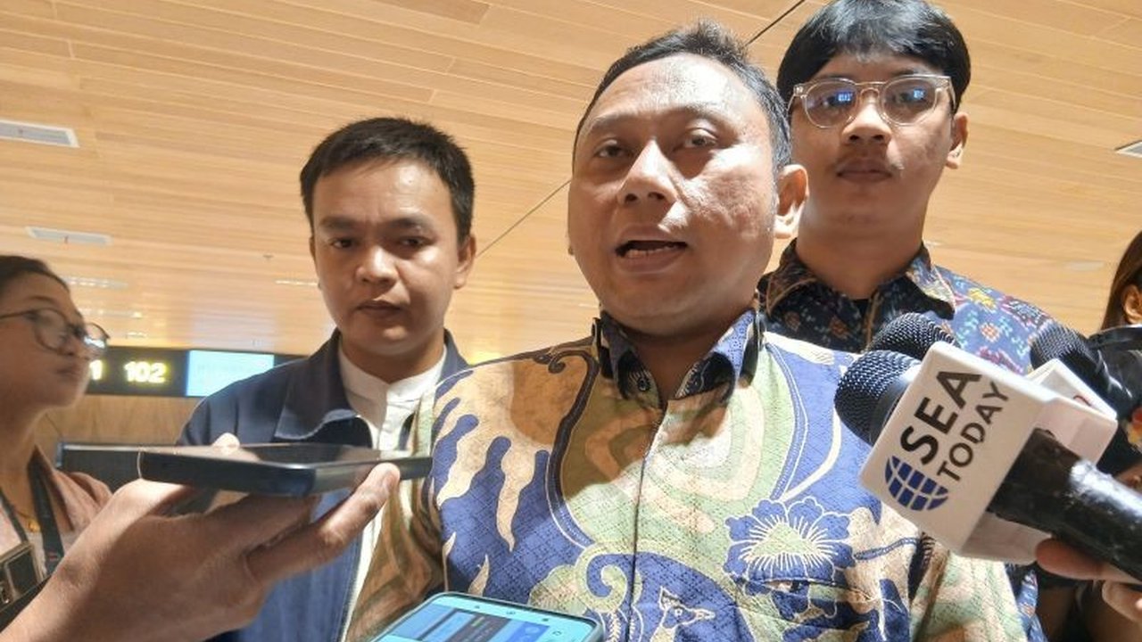 Puncak arus mudik Lebaran 2025 diprediksi akan terjadi pada 28 Maret 2025 di Bandara Soetta dengan jumlah penumpang mencapai 184.000 orang, meningkat 7,9 persen dibanding tahun sebelumnya.