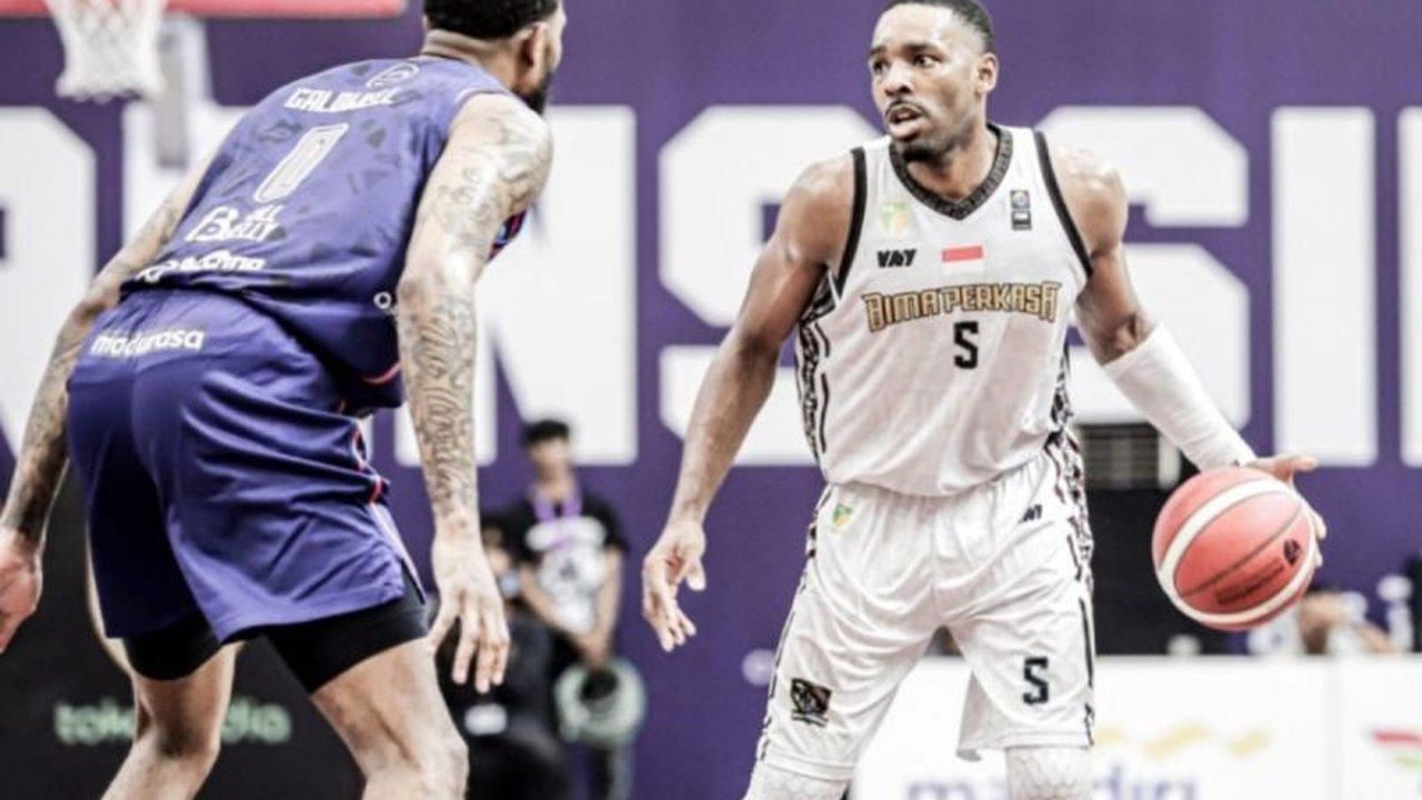 Prawira Bandung resmi merekrut pemain veteran NBA, Brandis Raley-Ross, untuk memperkuat tim di IBL 2025.  Kedatangannya menambah daya gedor Prawira dan menciptakan rivalitas unik dengan adiknya di tim lain.
