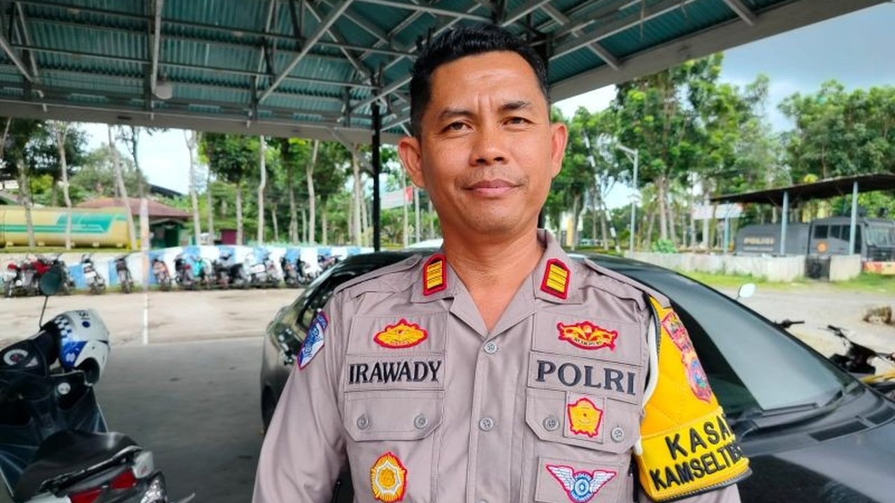 Polres Agam menyiapkan berbagai langkah antisipasi kemacetan di Kelok 44 selama arus mudik Lebaran 2025, termasuk memasang spanduk imbauan dan menyiapkan mobil derek serta alat berat.