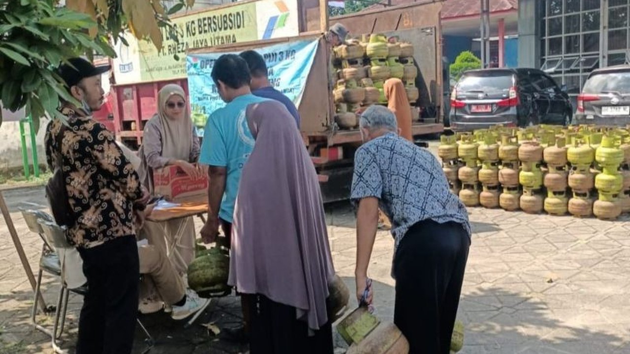 Jelang Lebaran 2025, Pertamina menambah 143.360 tabung LPG 3 kg di Jambi untuk memenuhi lonjakan permintaan dan menggelar operasi pasar guna menstabilkan harga dan ketersediaan.