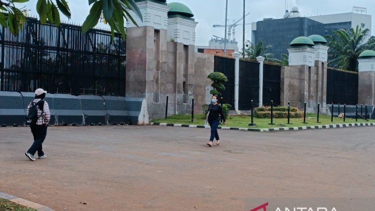 Hingga Kamis sore, massa pendemo UU TNI belum terlihat di depan Gedung DPR RI, meskipun polisi telah mengerahkan 1.824 personel gabungan untuk pengamanan.