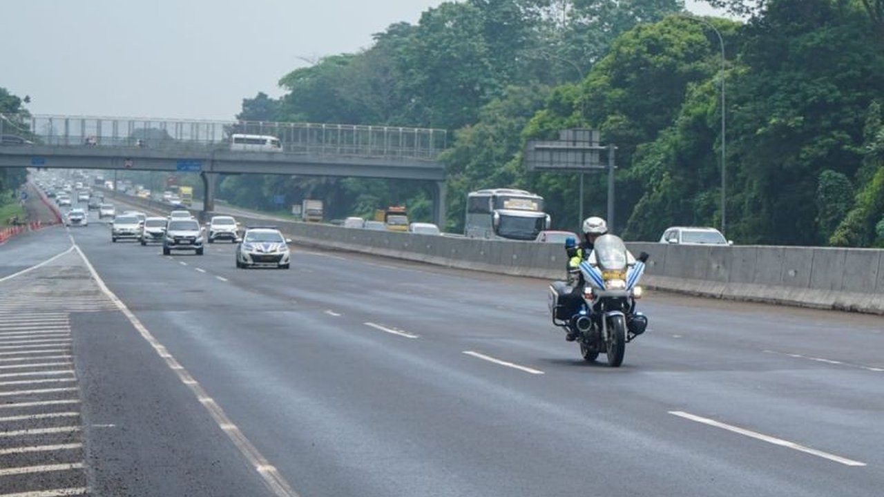 Rekayasa lalu lintas one way di Tol Palimanan-Kanci diperpanjang hingga KM 210 untuk mengatasi peningkatan volume kendaraan arus mudik Lebaran 2025, imbauan keselamatan dari PT JTT.