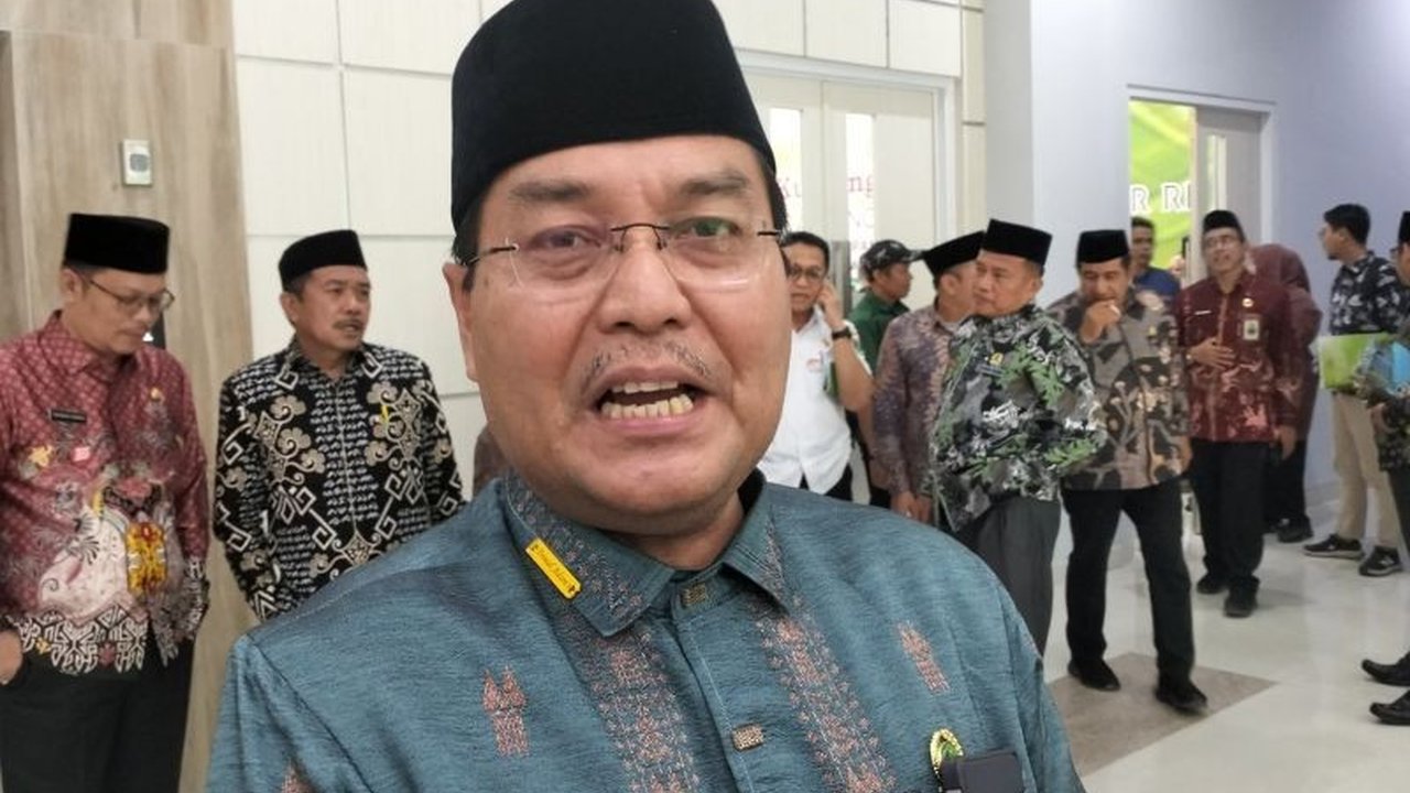 Kemenag Sumbar telah mencairkan tunjangan profesi guru (TPG) non-ASN senilai Rp10,5 miliar untuk periode Januari-Februari 2025, meliputi guru madrasah dan PAI di sekolah umum.