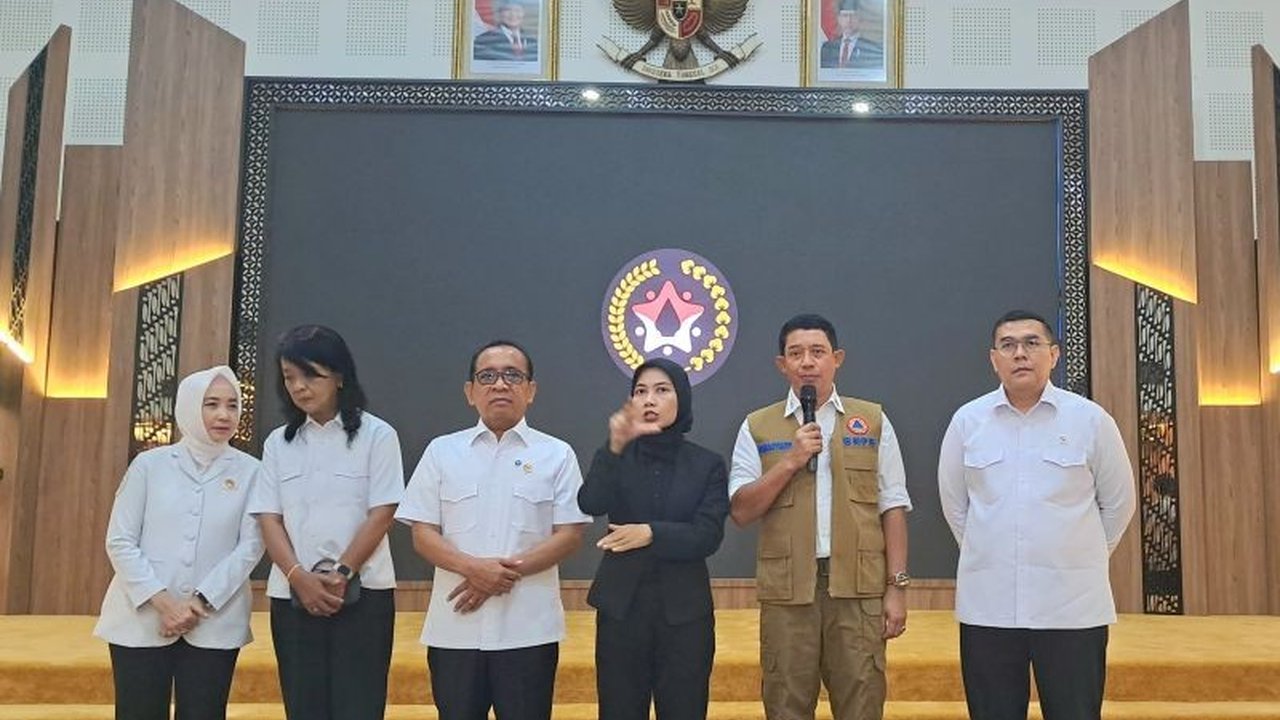 Badan Nasional Penanggulangan Bencana (BNPB) melakukan rekayasa cuaca di Jawa Barat untuk mitigasi bencana menjelang Idul Fitri 1446 H, guna mencegah potensi banjir dan longsor.