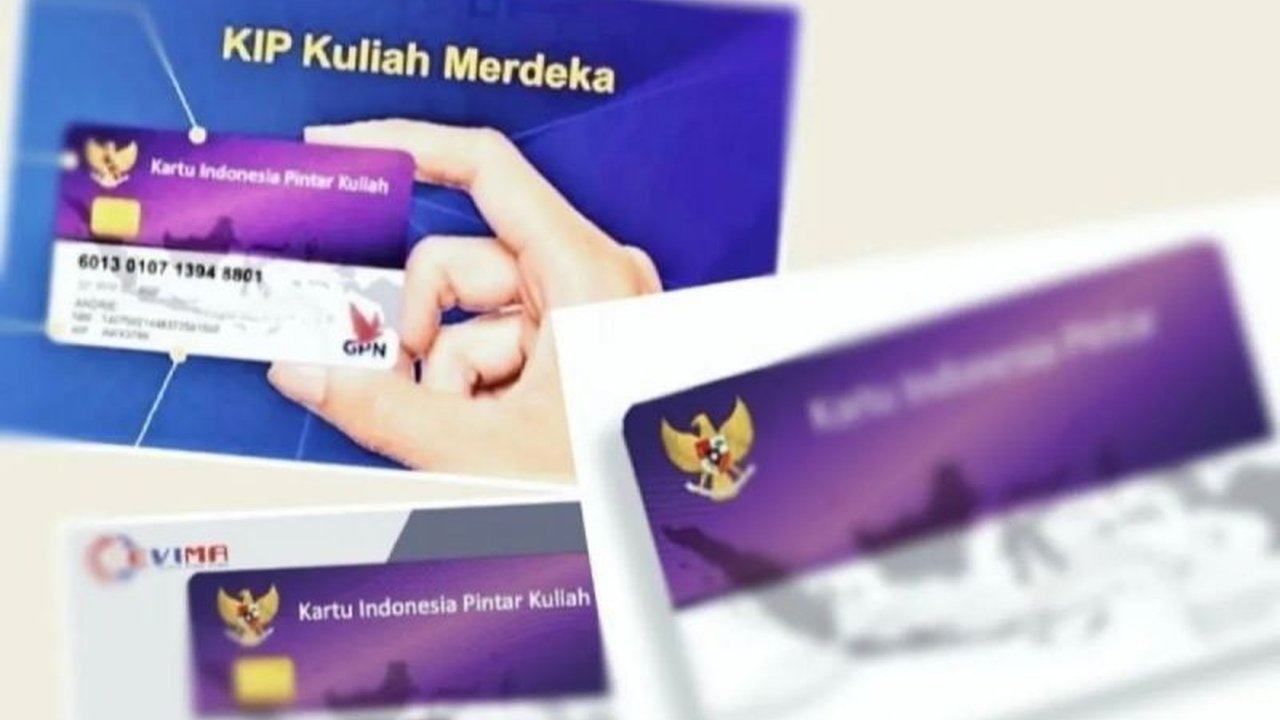 Berita ekonomi terkini meliputi peluncuran Badan Pengelola Investasi Danantara pada 24 Februari 2025 dan upaya pemerintah mencegah PHK tenaga honorer serta menjaga anggaran beasiswa.