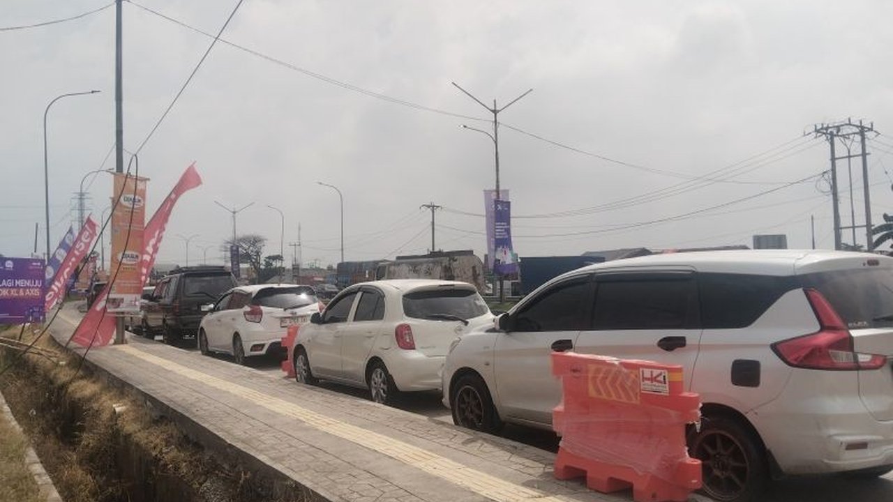 H-4 Lebaran, Pos Pengamanan Tol Keramasan Palembang dipadati pemudik yang memanfaatkannya sebagai tempat istirahat sebelum melanjutkan perjalanan mudik ke berbagai daerah.