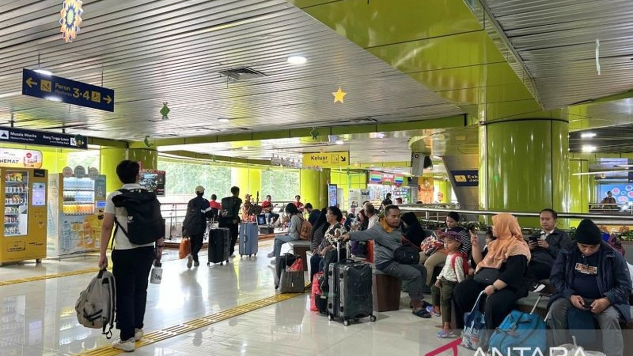 KAI Catat Lonjakan Pemudik di Stasiun Gambir H-4 Lebaran