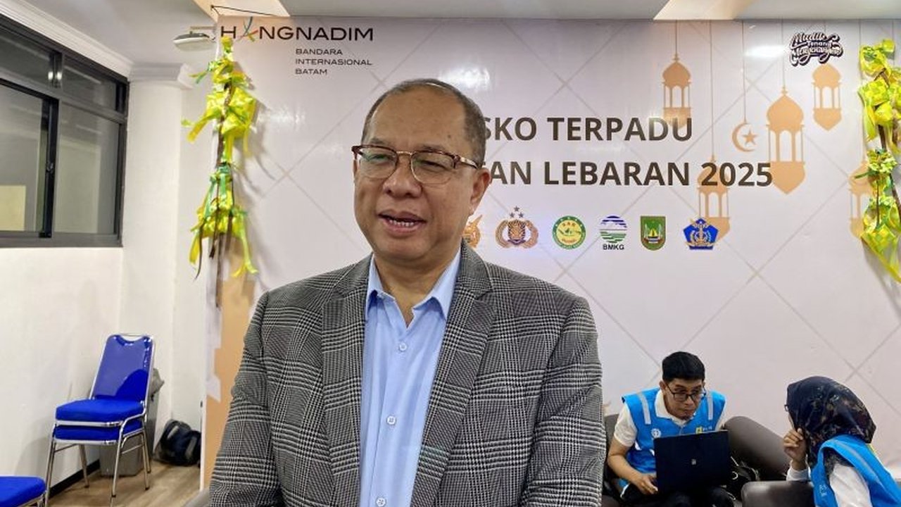 Bandara Hang Nadim Batam mengalami peningkatan signifikan pada jumlah penerbangan, penumpang, dan kargo selama periode mudik Lebaran 2025, menunjukkan tren positif sektor penerbangan di Batam.