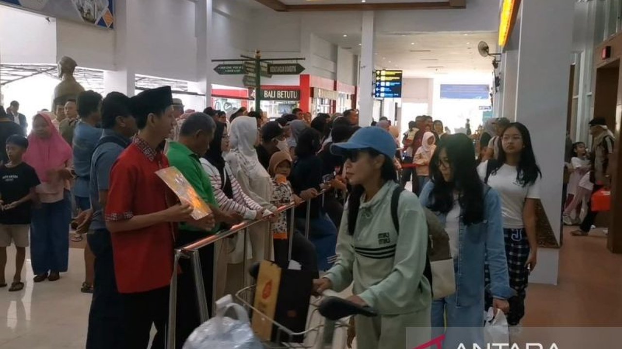 Bandara Adi Soemarmo Solo memprediksi puncak arus mudik Lebaran 2025 terjadi pada 28 Maret dengan jumlah penumpang mencapai 6.000 orang, meningkat 5 persen dari tahun lalu.