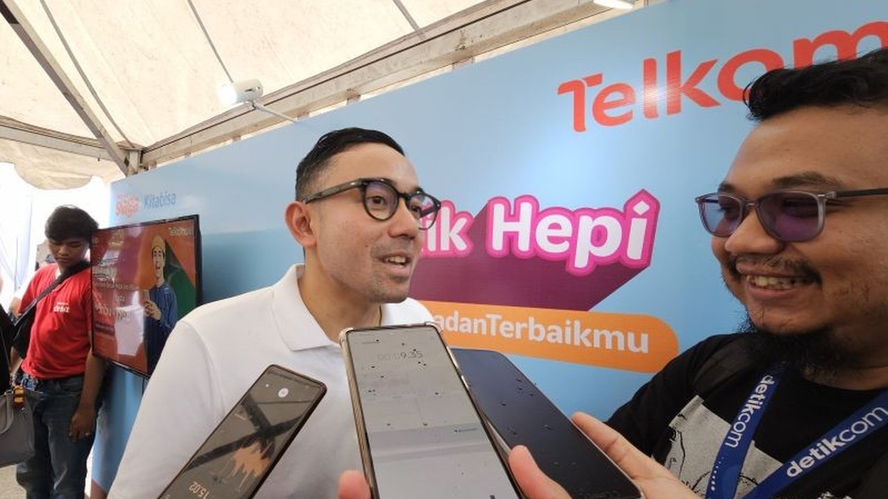 Telkomsel menyatakan minatnya untuk mengikuti lelang frekuensi 700 MHz dan 2,6 GHz yang akan dilelang pemerintah pada semester II 2025, guna memperkuat layanan telekomunikasi di Indonesia.