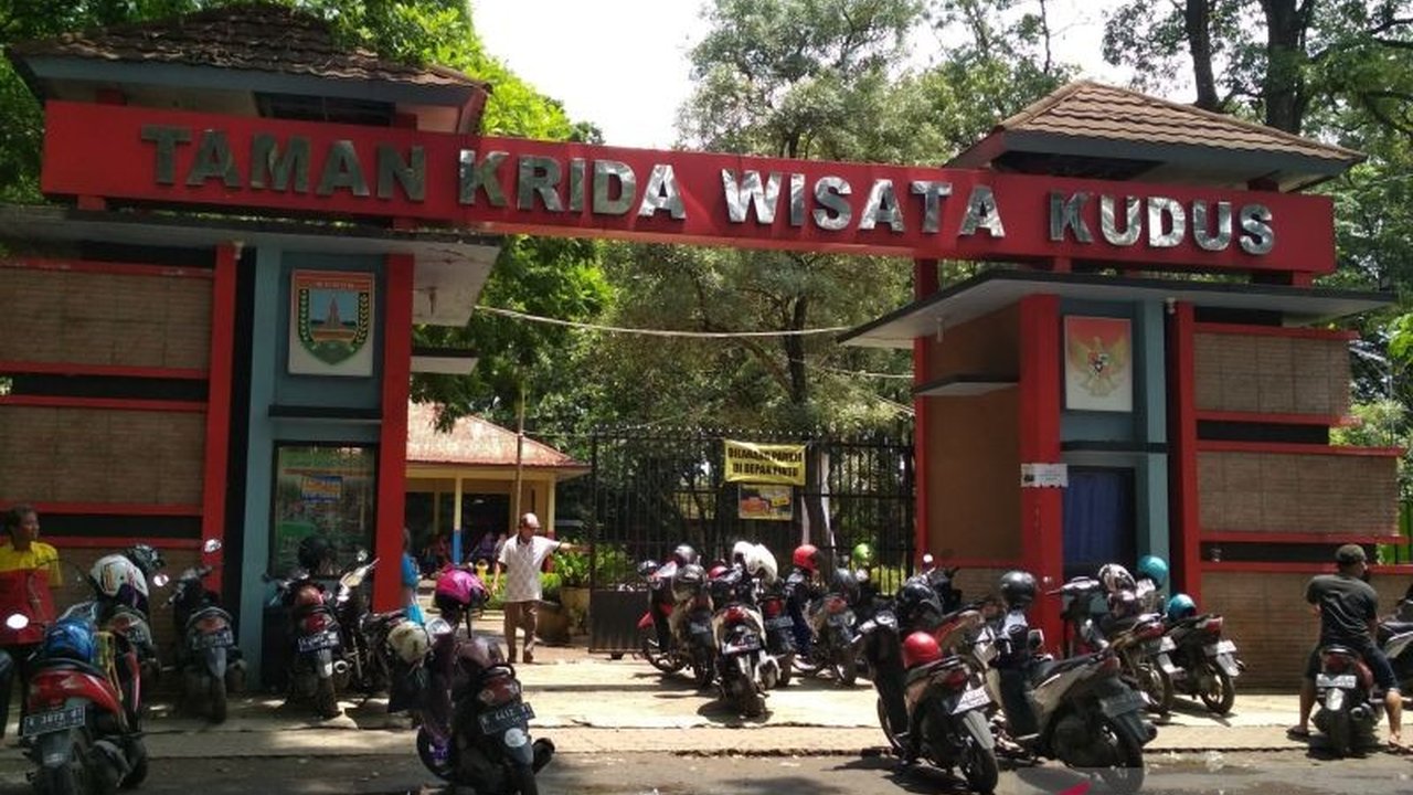 Dinas Kebudayaan dan Pariwisata Kudus berencana menerapkan sistem pembayaran non-tunai melalui QRIS di 20 objek wisata pada awal April 2025 untuk meningkatkan pelayanan dan menindaklanjuti instruksi Bupati.