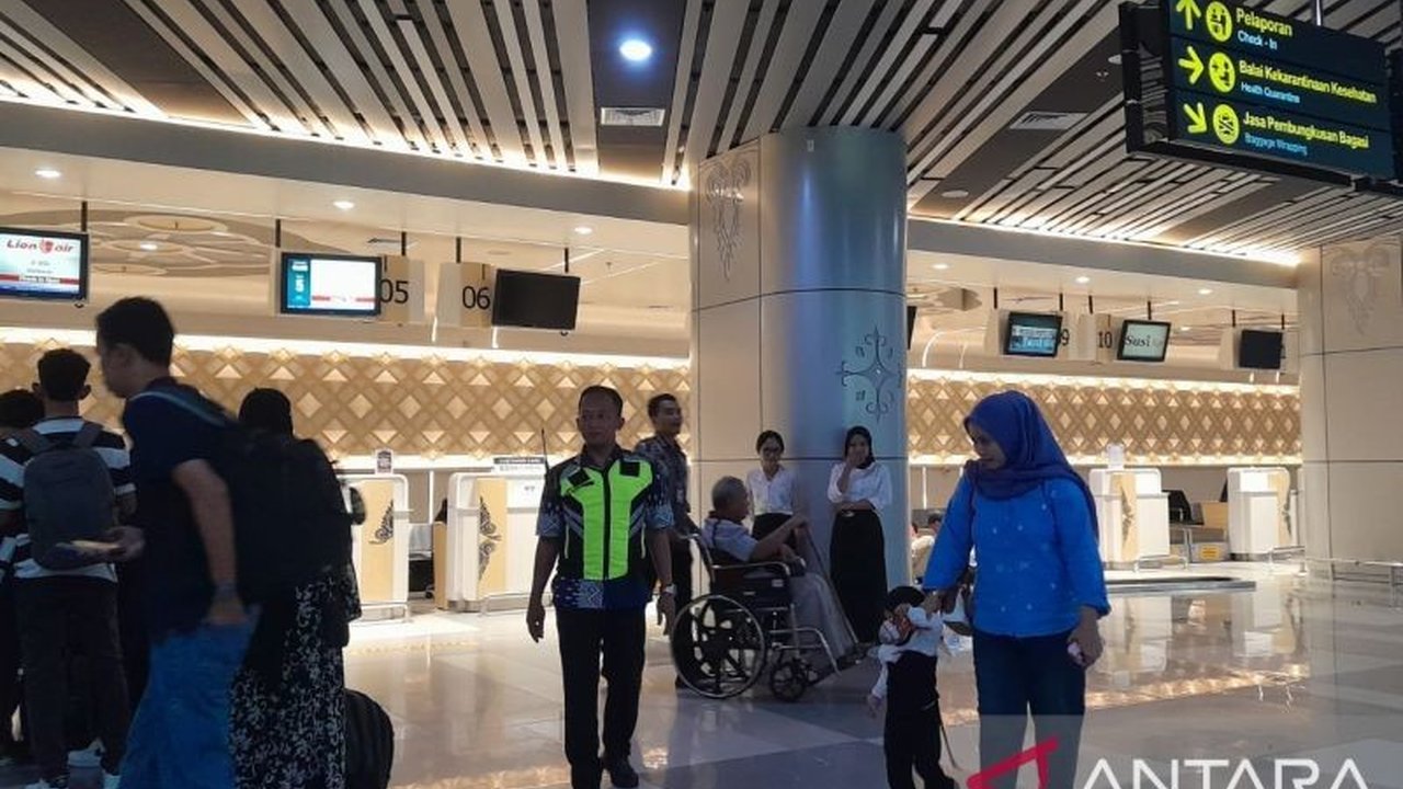 Bandara Mutiara Sis Al-Jufri Palu memprediksi puncak arus mudik Lebaran 2025 terjadi pada Jumat, 28 Maret, dengan lebih dari 1000 penumpang menggunakan transportasi udara.