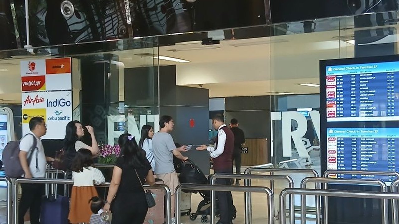 H-4 Lebaran, Bandara Soekarno-Hatta catat pergerakan penumpang mencapai 167.327 orang, dengan proyeksi 3,6 juta penumpang selama periode mudik Lebaran 2025.