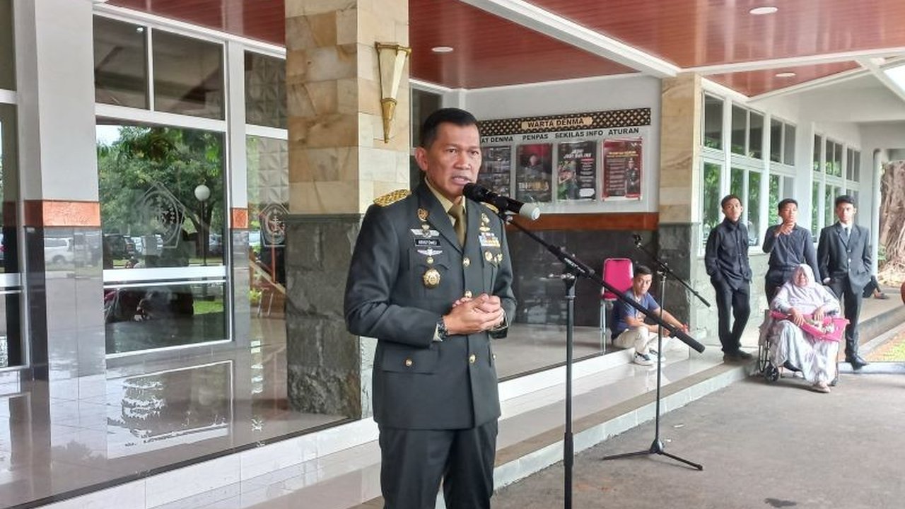 Mabes TNI memastikan proses administrasi pengunduran diri Mayjen TNI Novi Helmy dari jabatannya sebagai Danjen Akademi TNI akan selesai bulan ini, setelah sebelumnya ia ditunjuk sebagai Direktur Utama Bulog.