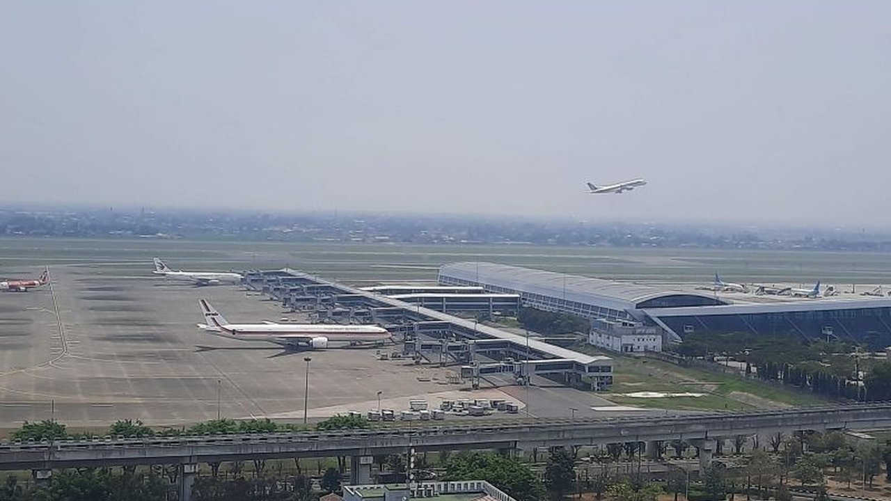 Garuda Indonesia menyiapkan 104.899 tiket penerbangan domestik menuju Jakarta dengan diskon hingga 50 persen untuk libur Lebaran 2025, guna meningkatkan aksesibilitas dan perputaran ekonomi.