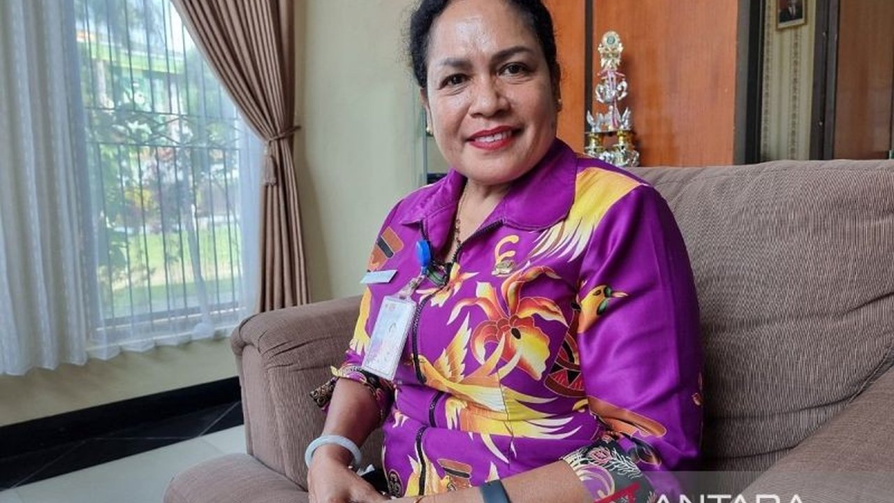 Dinas Dukcapil Papua Barat telah mendata 215.053 orang asli Papua (OAP) berdasarkan nama dan alamat, dengan Kabupaten Manokwari sebagai daerah dengan jumlah terbanyak.