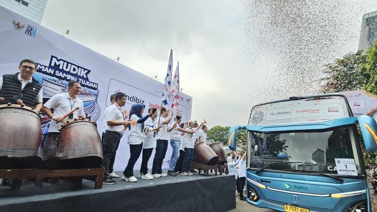 Telkomsel memberangkatkan 1.100 peserta Program Mudik Hepi Telkomsel Poin 2025 dari Jakarta menuju berbagai kota di Indonesia menggunakan bus dan kapal, berkolaborasi dengan Kitabisa.com dan mendukung program mudik pemerintah.