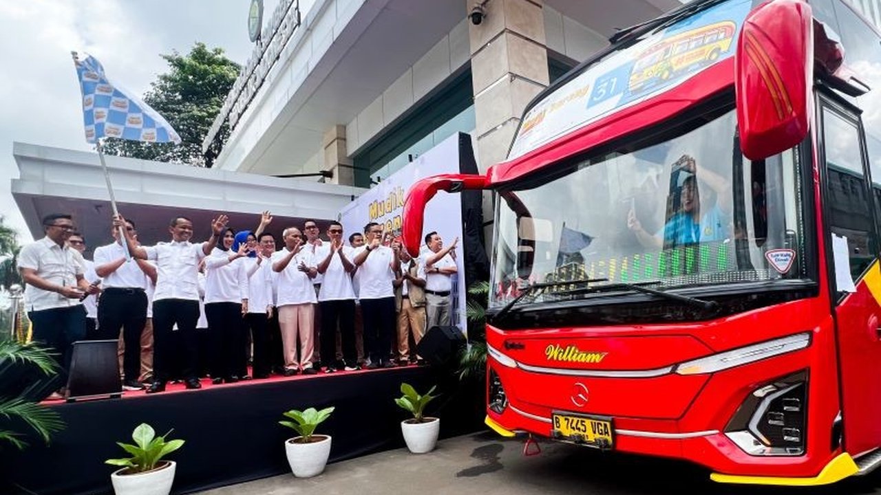 Kementerian ESDM dan perusahaan BUMN memberangkatkan 1.407 pemudik gratis ke berbagai daerah di Indonesia untuk merayakan Lebaran 2025, dengan berbagai persiapan untuk keselamatan perjalanan.