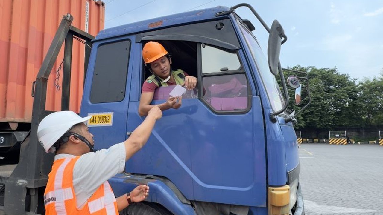 PT Terminal Petikemas Surabaya (TPS) berkomitmen pada Pelindo Bersih untuk mencegah pungli dan gratifikasi, khususnya menjelang Idul Fitri dengan sosialisasi dan teknologi digital.