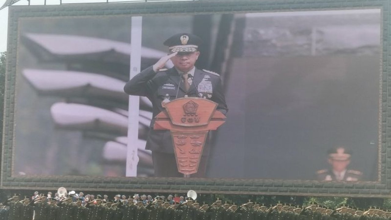 Panglima TNI Jenderal Agus Subiyanto melantik 805 perwira karir TNI di Cilangkap, Jakarta Timur, Kamis (27/3), menekankan pentingnya adaptasi dengan perkembangan zaman demi ketahanan negara.