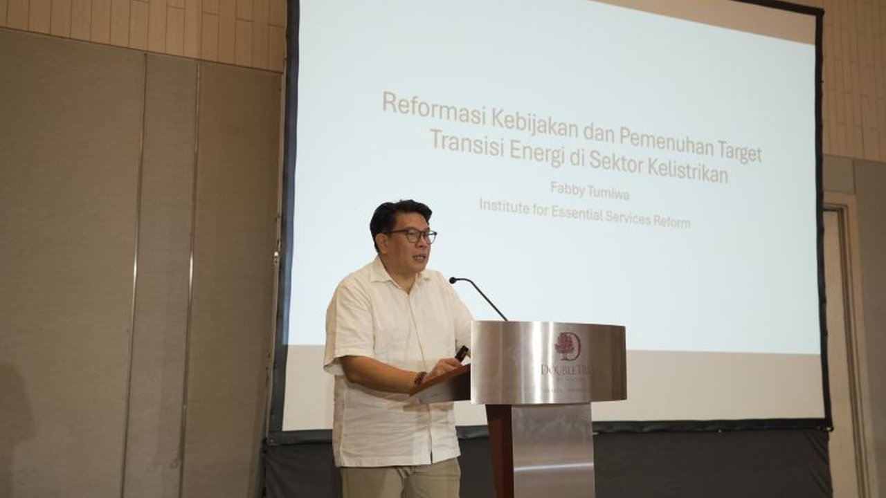 Institute for Essential Services Reform (IESR) membentuk Komunitas Hidrogen Hijau Indonesia (KH2I) untuk mempercepat pengembangan energi terbarukan dan mengurangi ketergantungan pada energi fosil.