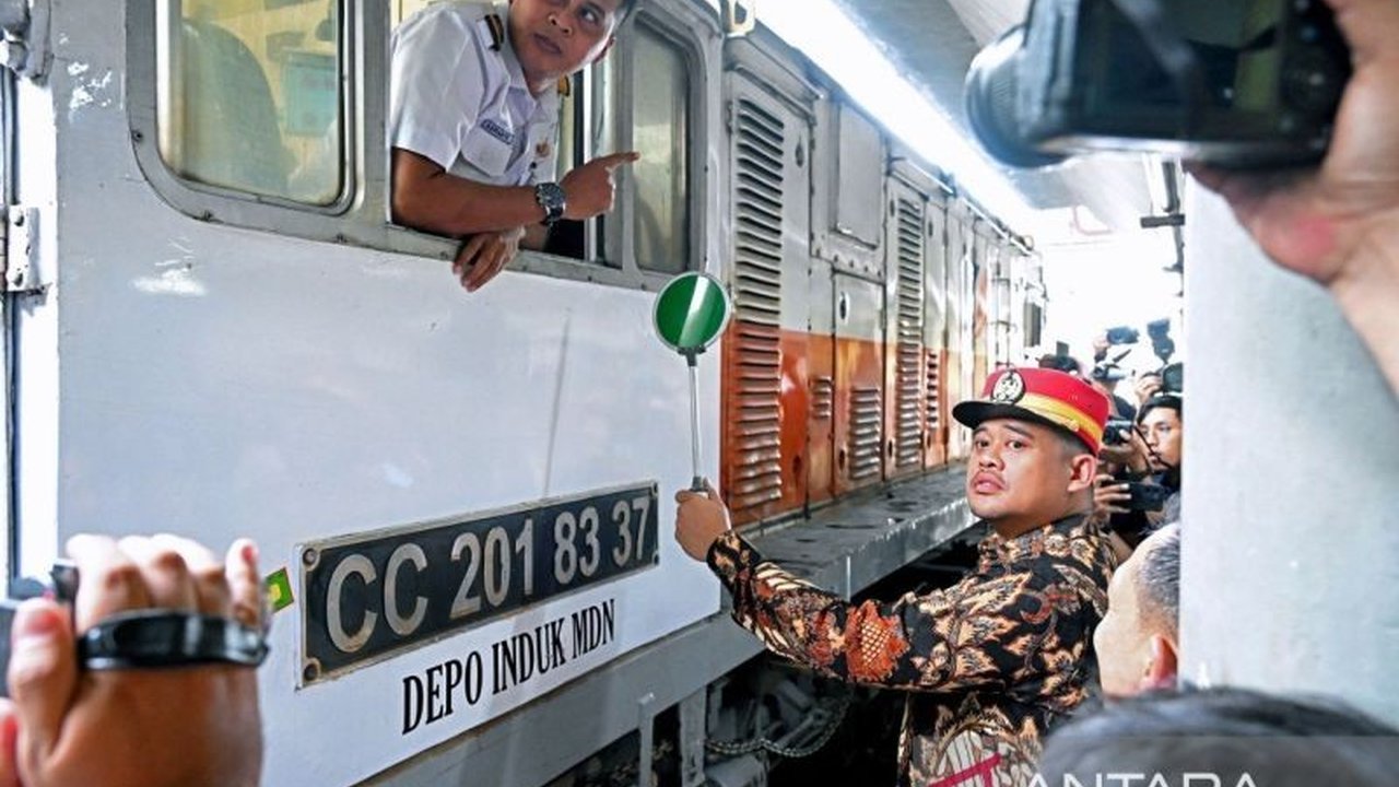 Gubernur Sumatera Utara, Bobby Nasution, memfasilitasi program mudik gratis Lebaran 2025 bagi 10.833 pemudik dengan tiga moda transportasi, menekan angka kecelakaan dan mendorong ekonomi daerah.