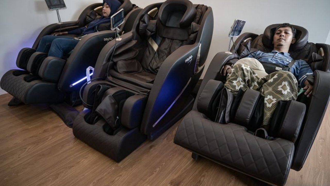 Rest Area KM 57 Tol Jakarta-Cikampek diprediksi akan mengalami puncak lonjakan pengunjung mulai malam ini, meningkat hingga 25.000 pengunjung per hari dari biasanya 10.000 pengunjung.