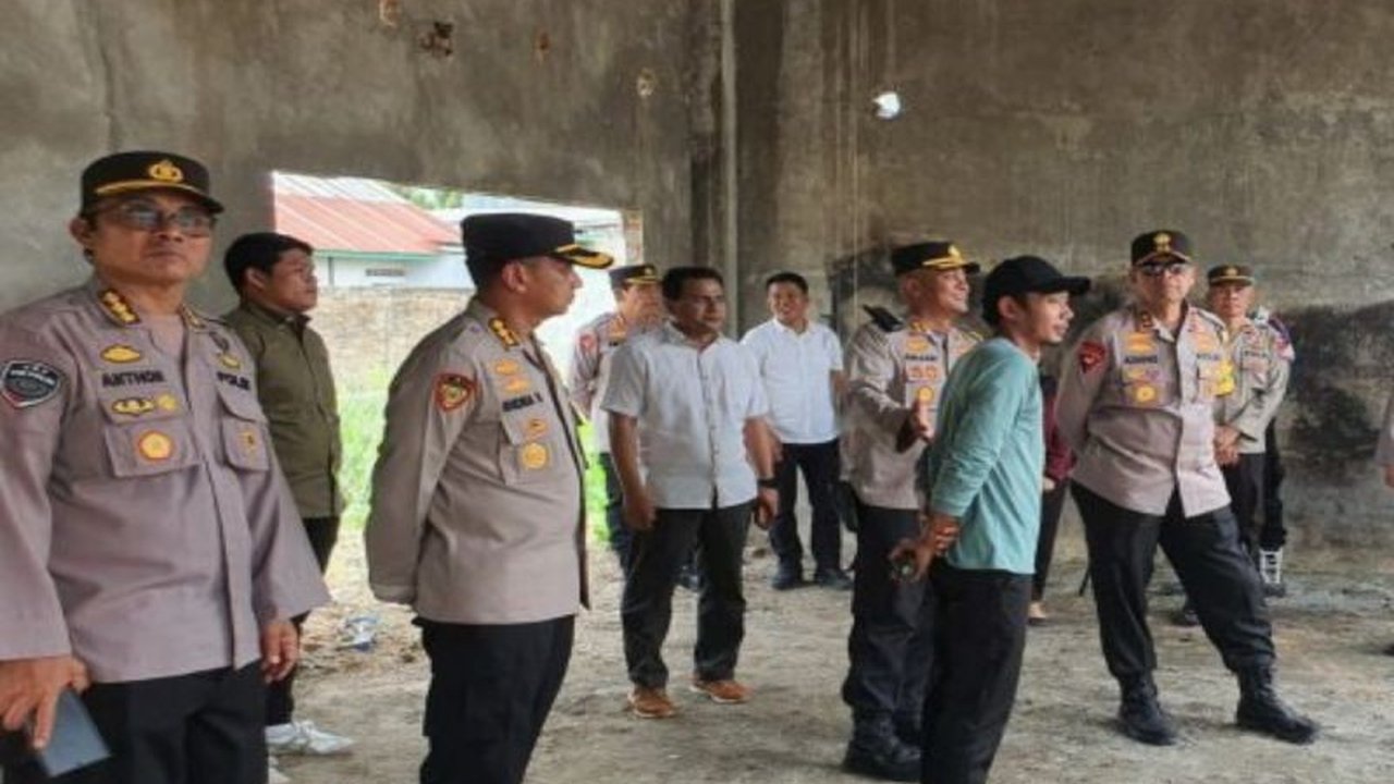 Kepolisian Daerah Sulawesi Barat (Polda Sulbar) mendirikan dapur umum untuk menyediakan makanan bergizi gratis bagi warga Kelurahan Sidodadi, Polewali Mandar, guna mendukung program pemerintah menurunkan angka stunting dan kemiskinan.