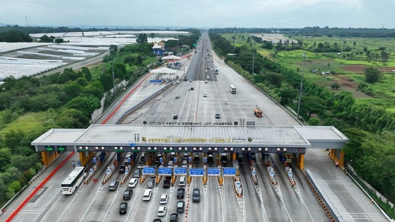 H-5 Lebaran 2025, tercatat 955.923 kendaraan meninggalkan Jabotabek; peningkatan signifikan menuju Trans Jawa, sementara arah Merak dan Puncak cenderung stabil.