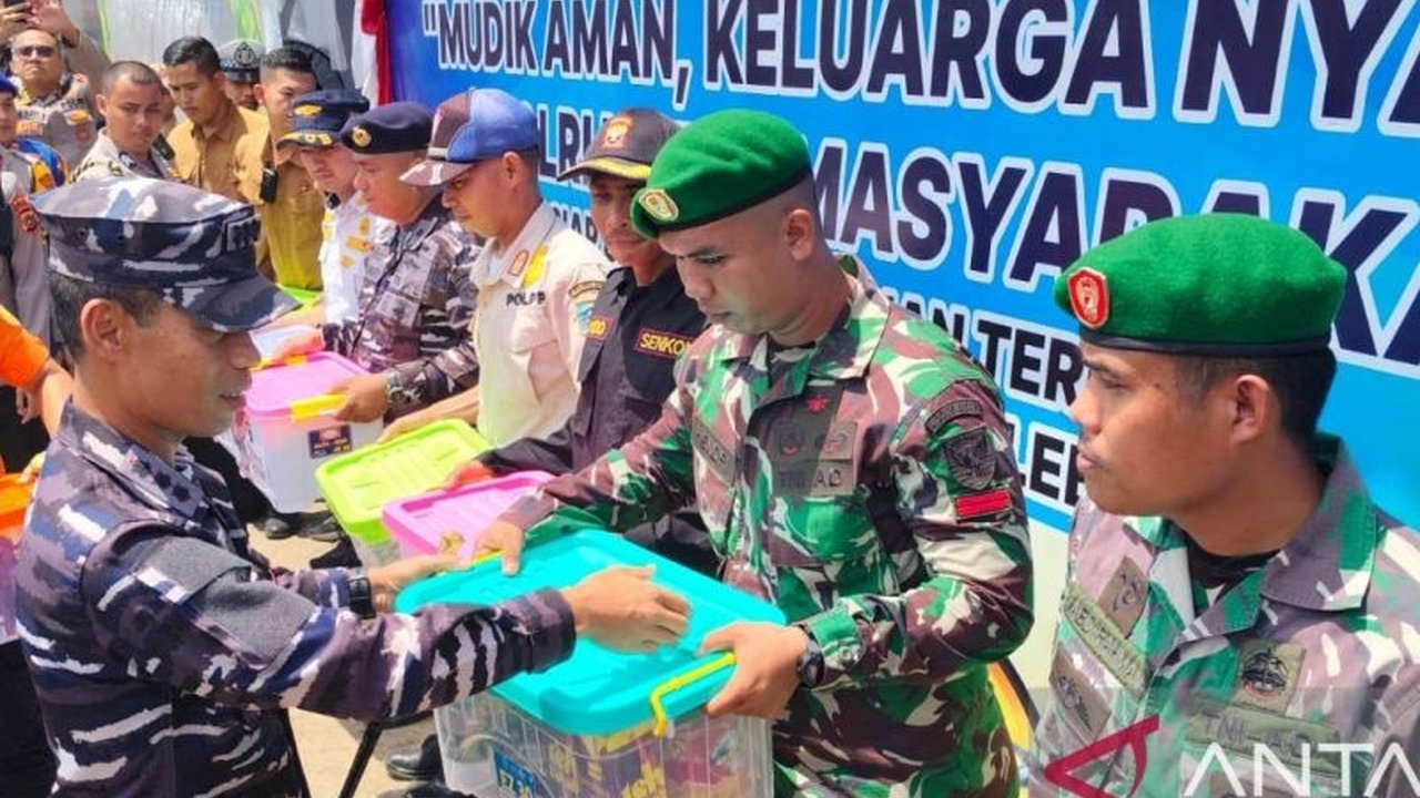 Danlanal Bangka Belitung, Kolonel Laut (P) Ipul Saepul, memastikan pelayanan masyarakat tetap lancar dan aman selama periode mudik Lebaran 2025, meskipun volume arus penumpang telah meningkat.