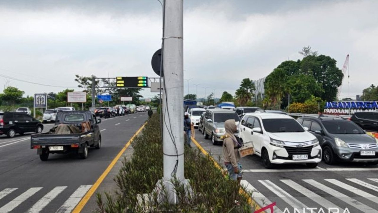 Polda Jatim menerapkan konsep pengamanan lalu lintas selama Idul Fitri 2025 dengan strategi berbeda, menyesuaikan arus mudik, silaturahmi lokal, dan kunjungan wisata.