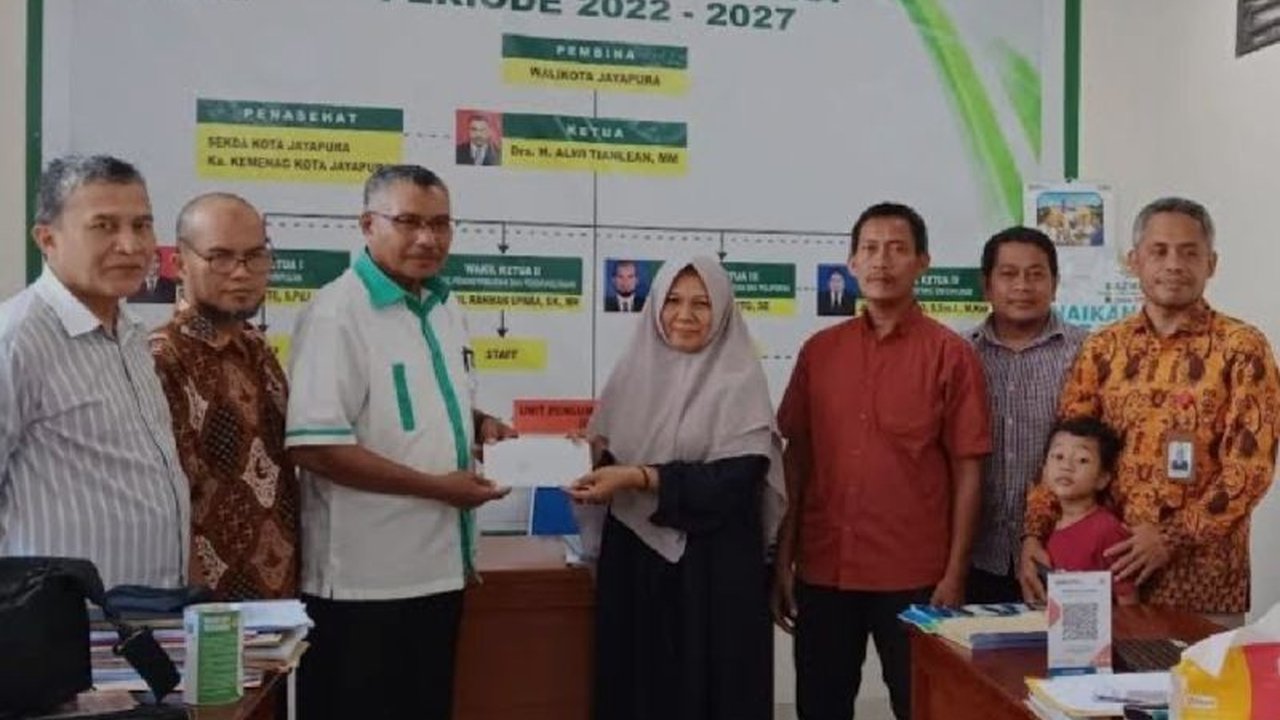 Badan Amil Zakat Nasional (Baznas) Kota Jayapura optimis mencapai target penerimaan zakat mal Rp500 juta dari 109 UPZ di tahun 1446 H, meskipun hanya mengelola 30 persen dari total zakat mal yang terkumpul.