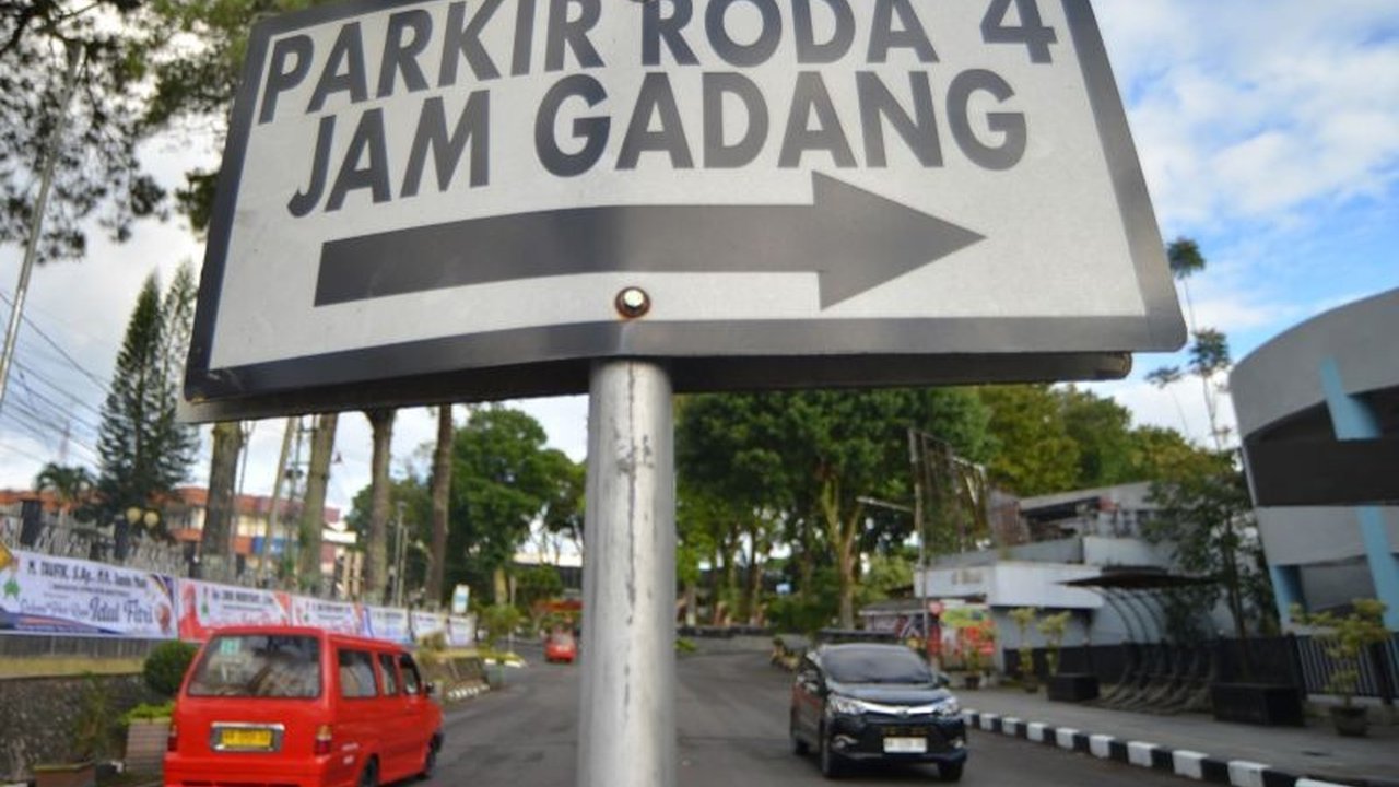 Pemerintah Kota Bukittinggi menyiapkan 49 titik parkir untuk mengantisipasi kemacetan selama libur Lebaran 2025, termasuk 31 titik reguler dan 18 titik alternatif.