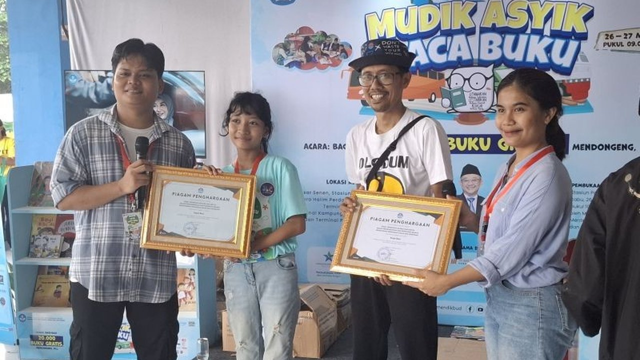 Badan Bahasa Kemendikdasmen undang komunitas literasi seperti Koper Baca dan Kargo Baca untuk menghibur pemudik di Terminal Kampung Rambutan dan meningkatkan minat baca.