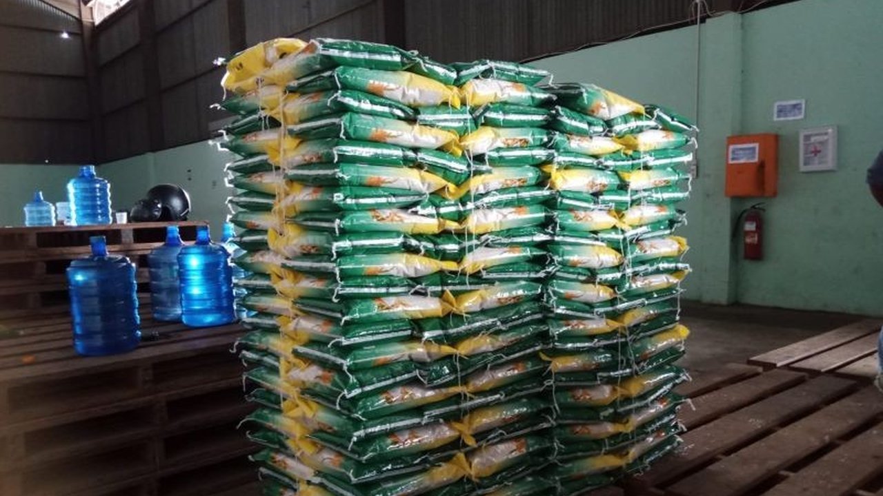 Perum Bulog Cabang Belitung mendistribusikan 914.690 kilogram beras SPHP untuk stabilisasi harga dan keterjangkauan selama Ramadhan dan menjelang Idul Fitri 1446 H.