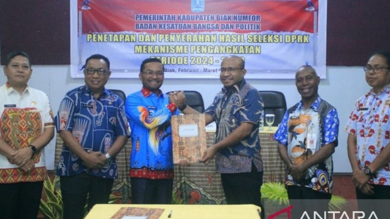 Tim Seleksi menyerahkan enam nama anggota DPRK Biak Numfor jalur Otsus kepada Pemkab, terdiri dari tiga laki-laki dan tiga perempuan yang merupakan representasi Orang Asli Papua (OAP).