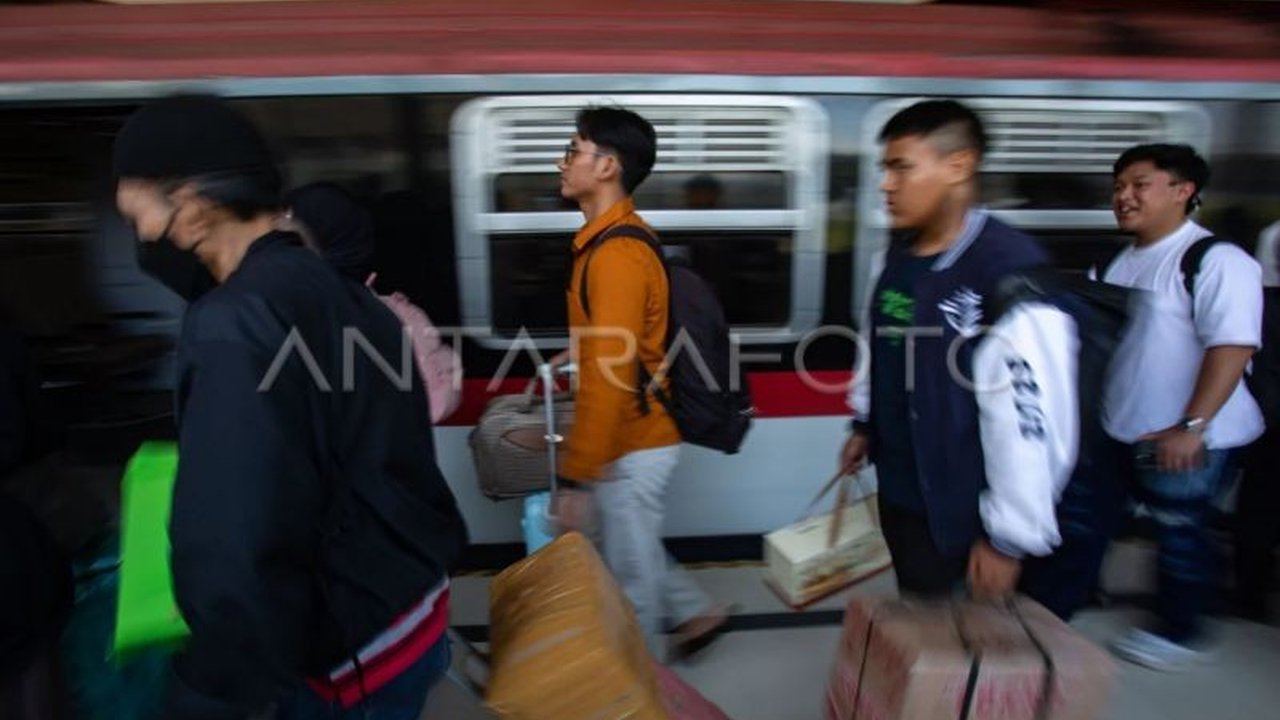 H-4 Lebaran 2025, Polda DIY catat 128.678 pemudik telah memasuki Yogyakarta melalui berbagai moda transportasi umum, dengan Stasiun Tugu sebagai titik terpadat.