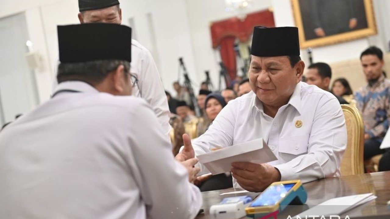 Presiden Prabowo Subianto memberikan apresiasi tinggi kepada Baznas atas kontribusi signifikannya dalam penyaluran bantuan kemanusiaan, khususnya untuk Palestina dan Timur Tengah, dengan total dana terkumpul mencapai Rp452 miliar.
