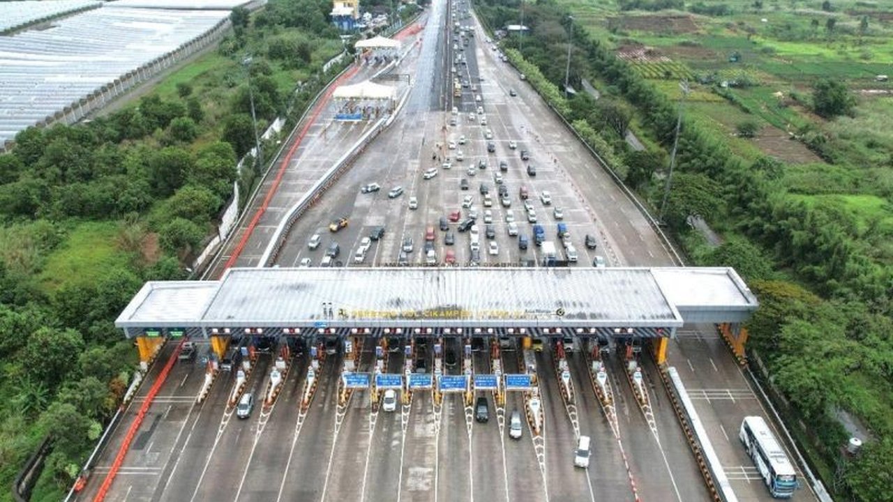 Lonjakan signifikan kendaraan menuju Jawa Timur melalui Trans Jawa tercatat hingga 282.994 pada H-5 Lebaran, meningkat 72,1 persen dibandingkan hari biasa. Rekayasa lalu lintas one way diterapkan untuk mengurai kepadatan.