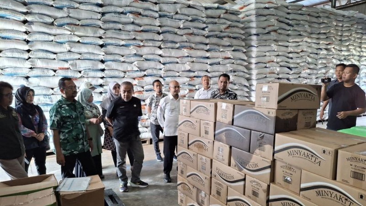 Jelang Lebaran 1446 H, stok beras Bulog di Mamuju dan Pasangkayu tercukupi hingga empat bulan ke depan, menjamin kebutuhan masyarakat Sulawesi Barat.